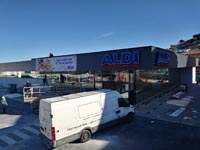 Cubierta y fachada en supermercado Aldi en Antequera (Málaga). <br>Impermeabilización de cubierta y revestimiento de fachada. Fachada panel fenólico 